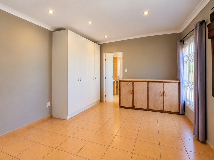 To Let 4 Bedroom Property for Rent in Harbour Island Western Cape